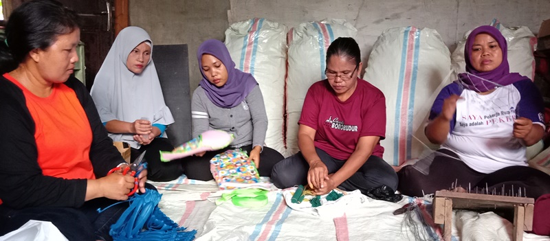 Pekerja Rumahan Memanfaatkan Peluang Usaha Sabun Cair